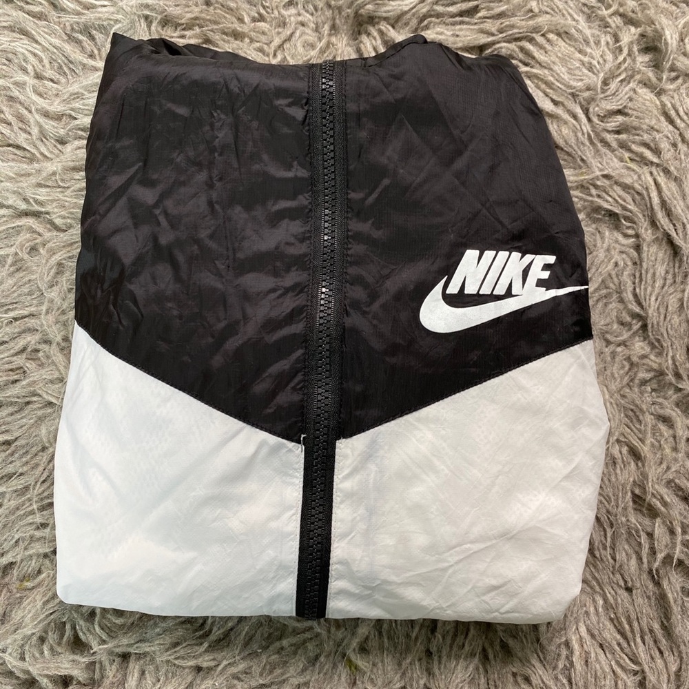 Women’s Nike windbreaker